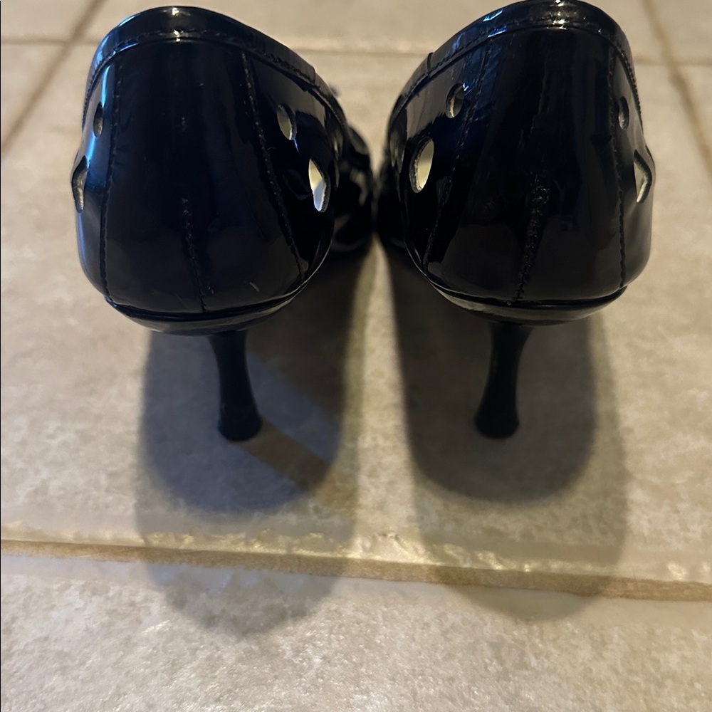 SALE! Jessica Simpson Patent Cutout Pumps - Picture 5 of 9